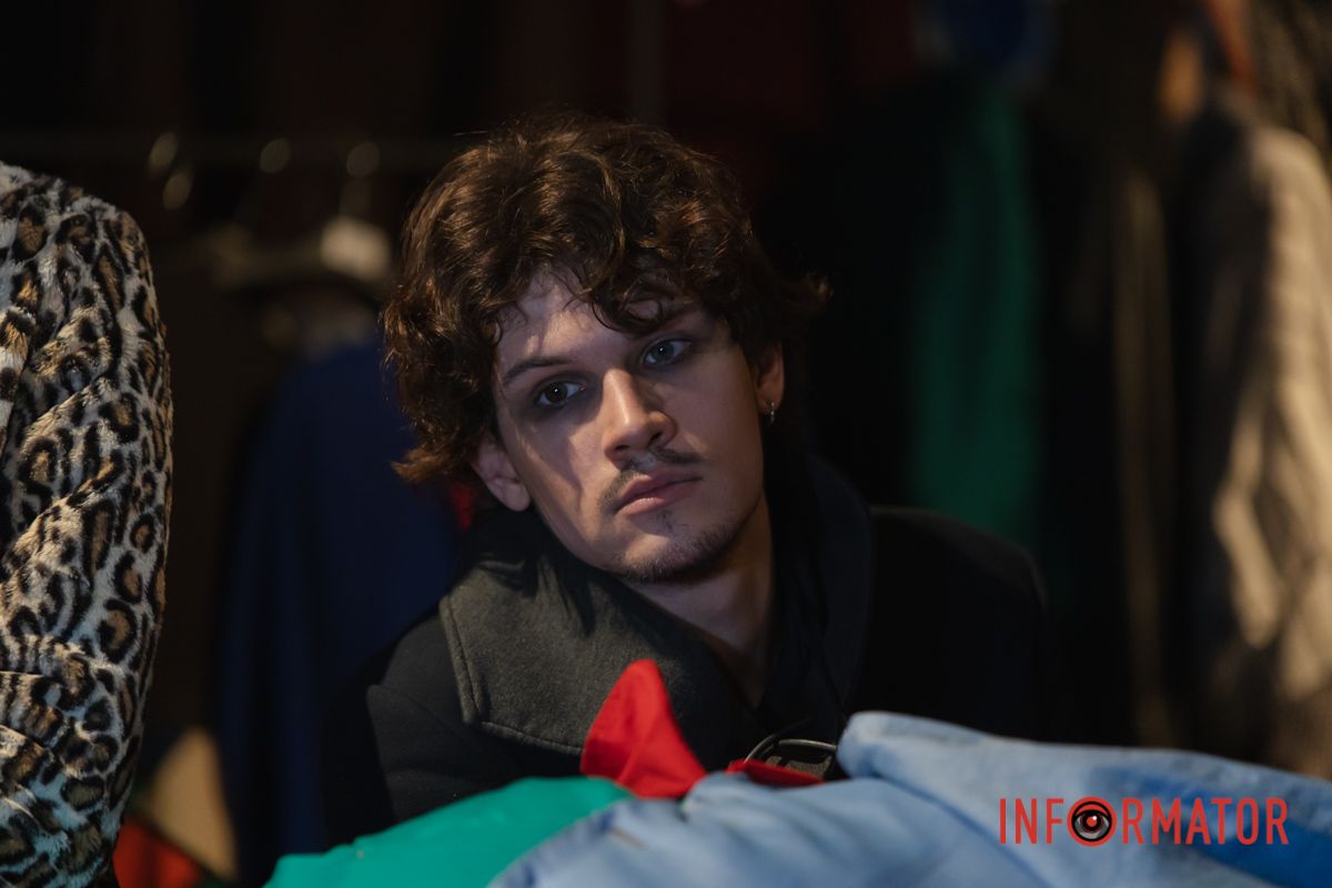 Вистава складається з 10 окремих епізодів