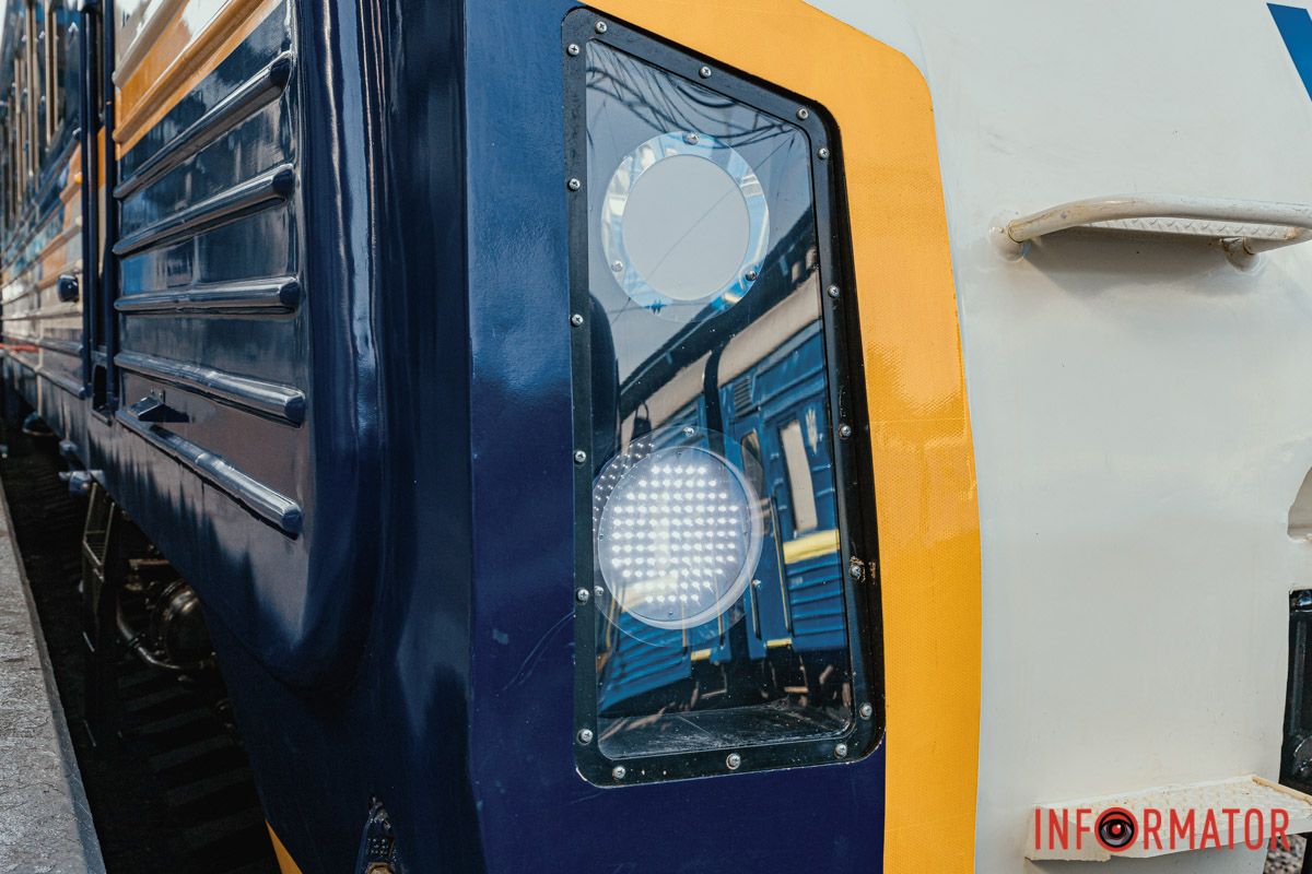 Вони будуть з різними графіками, зупинятимуться на всіх платформах та станціях, або на деяких  Вони будуть з різними графіками, зупинятимуться на всіх платформах та станціях, або на деяких