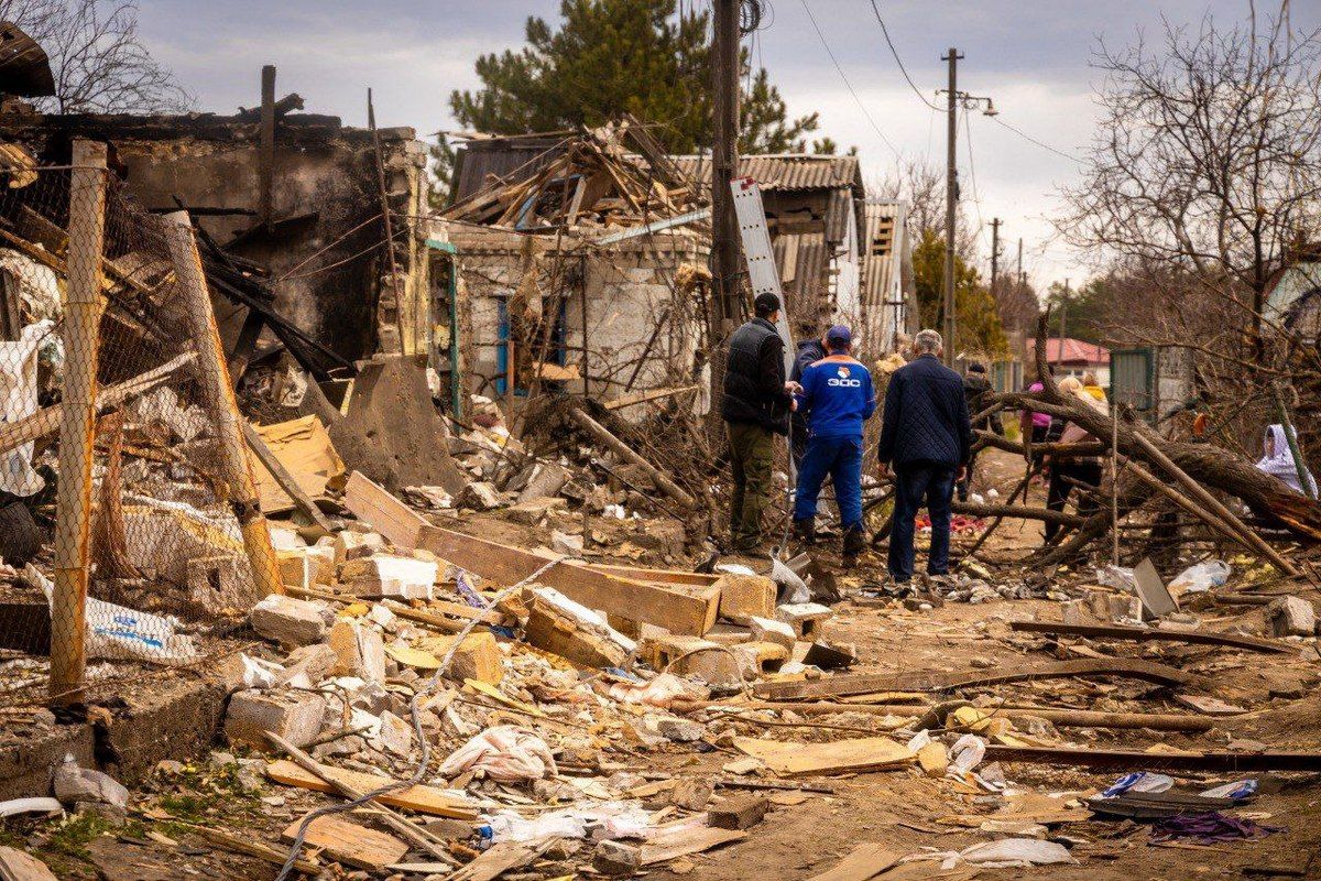 Там немало разбитых домов