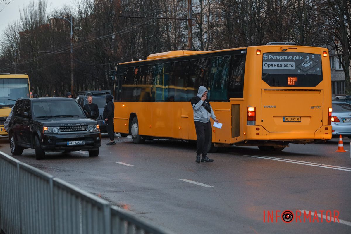 В результате столкновения затруднено движение в обоих направлениях