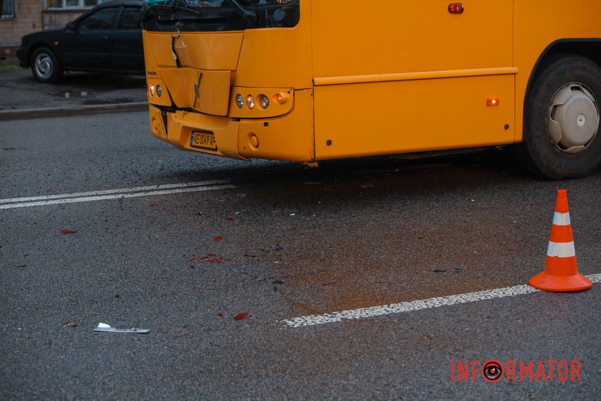 Занята полоса в направлении проезда Гальченко и полоса в направлении Опытного