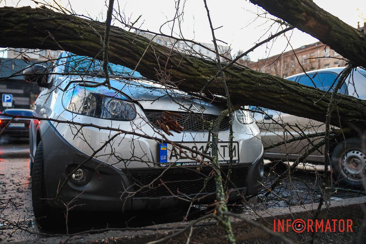 Також постраждала автівка ВАЗ Також постраждала автівка ВАЗ