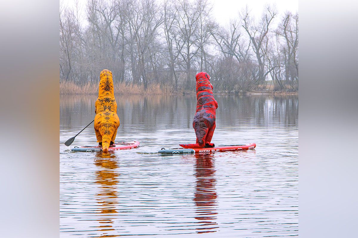 Заплив відбувся в костюмах тиранозаврів Заплив відбувся в костюмах тиранозаврів