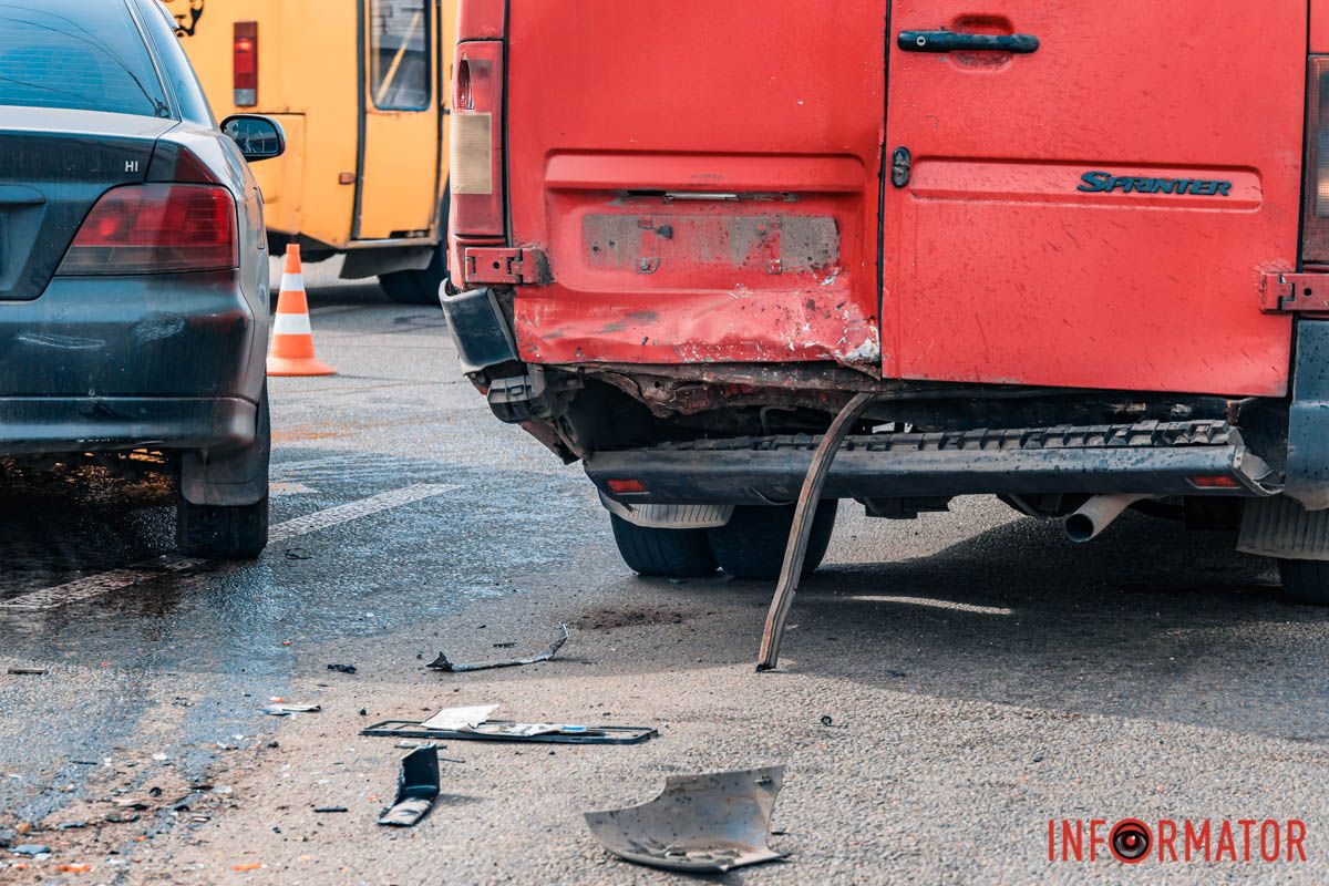 Во вторник, 2 апреля, на перекрестке Слобожанского проспекта и улицы Новосамарской произошла авария