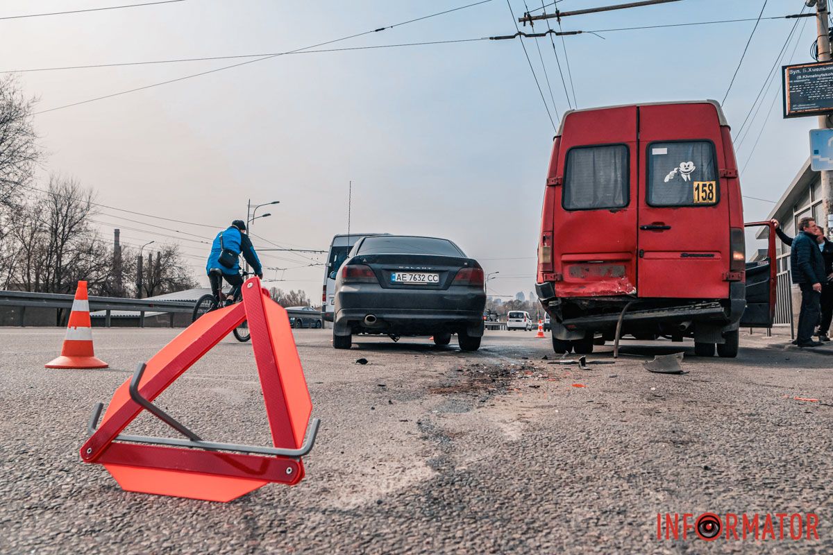 Сюда приехали медики и полицейские