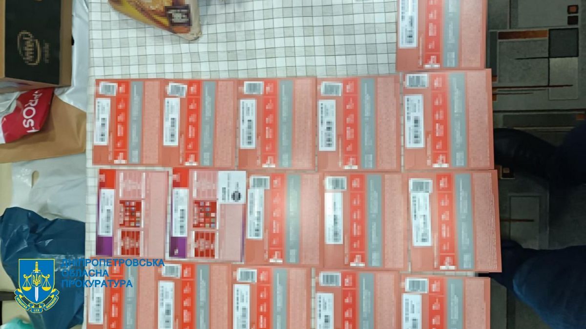 После - в переписке представлялись волонтерами международных организаций и предлагали финансовую помощь в иностранной валюте После - в переписке представлялись волонтерами международных организаций и предлагали финансовую помощь в иностранной валюте