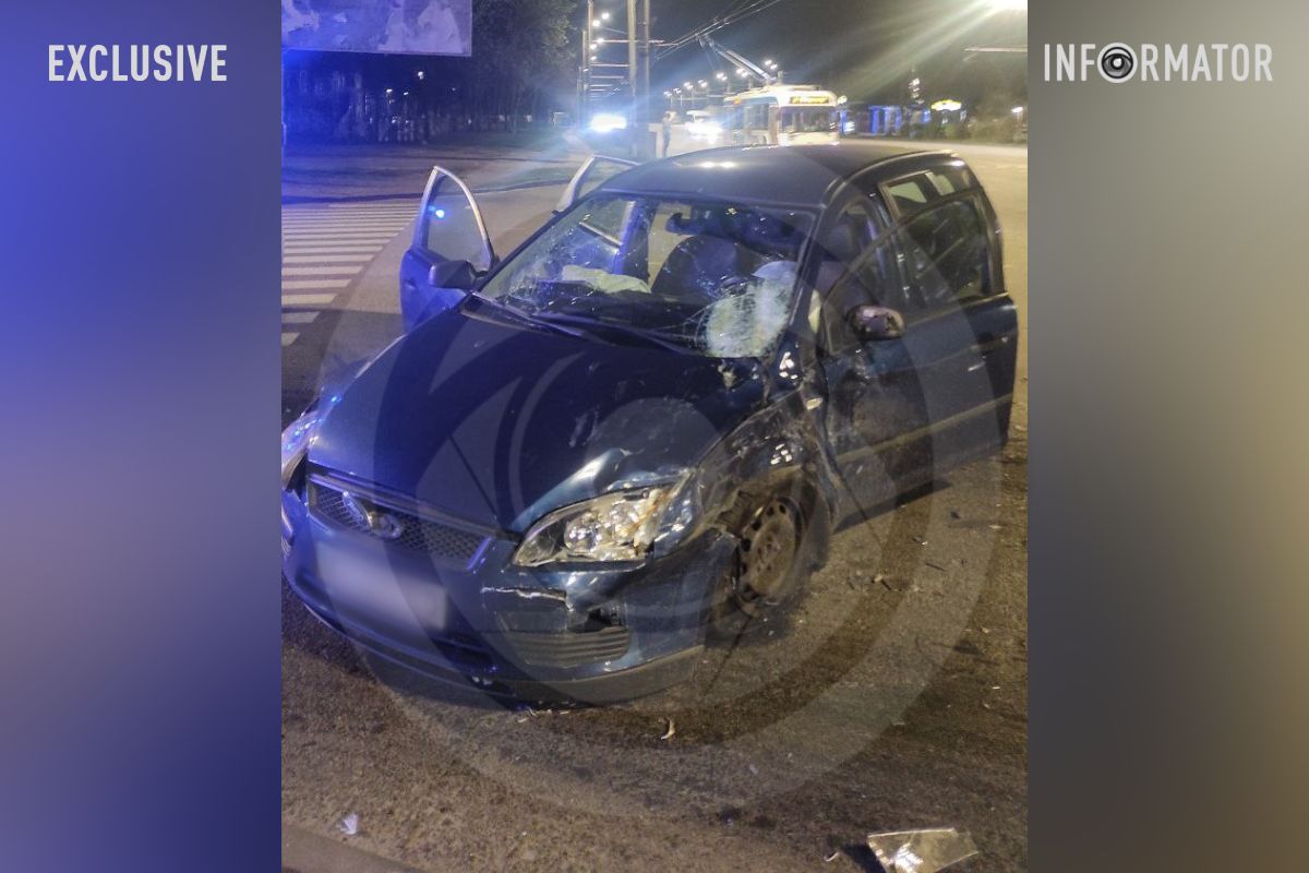 У понеділок, 1 квітня, на Набережній Заводській, на перехресті з вулицею Метробудівською, сталась аварія У понеділок, 1 квітня, на Набережній Заводській, на перехресті з вулицею Метробудівською, сталась аварія