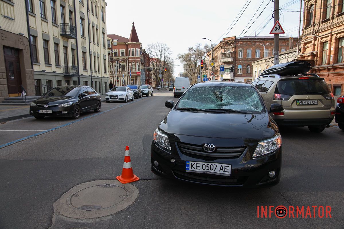 Сюда приехали полицейские и медики