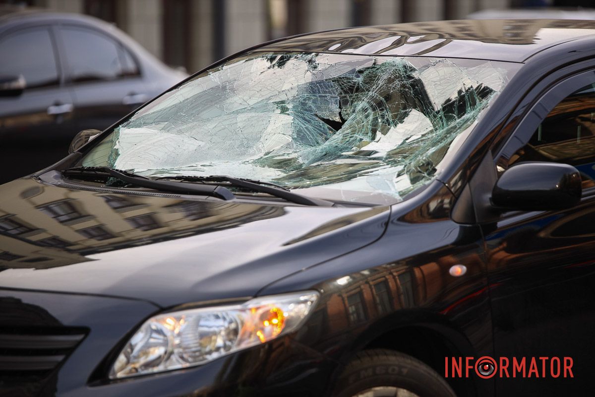  Его отбросило на несколько метров