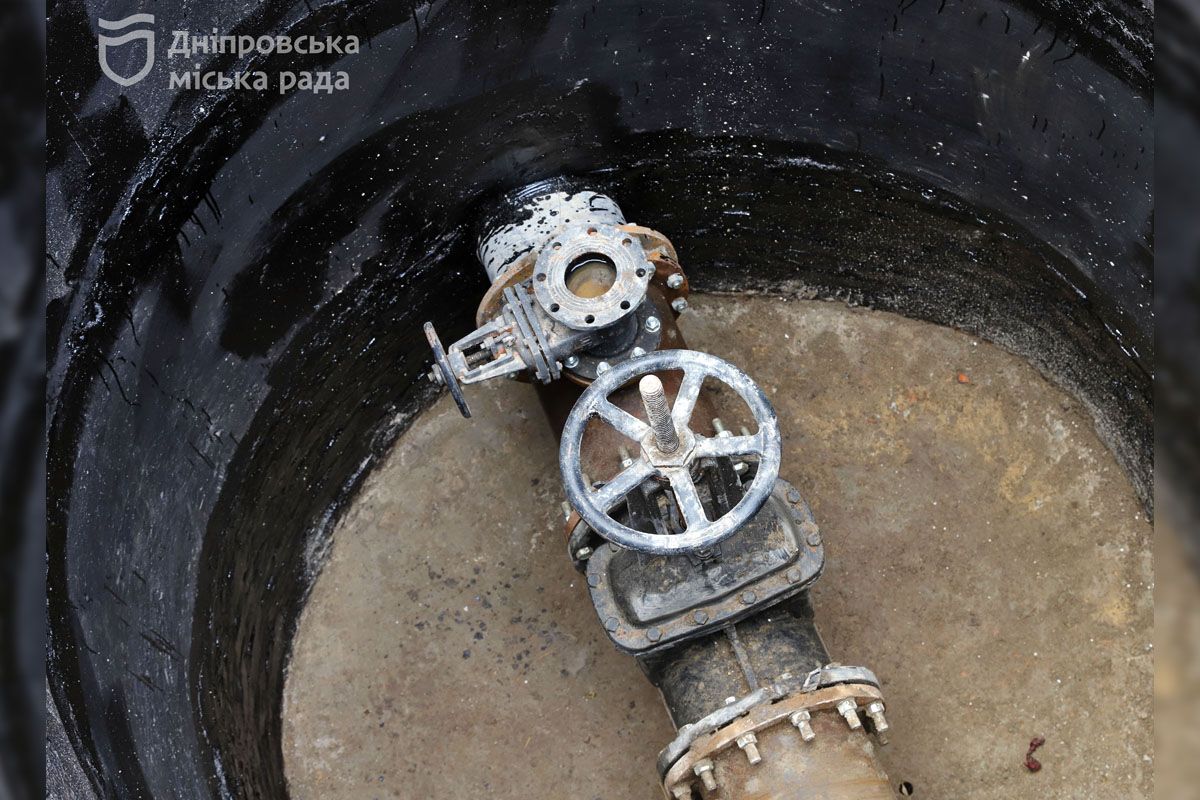 Тут замінили майже кілометр основної труби та привели до ладу відповідні колодязі Тут замінили майже кілометр основної труби та привели до ладу відповідні колодязі