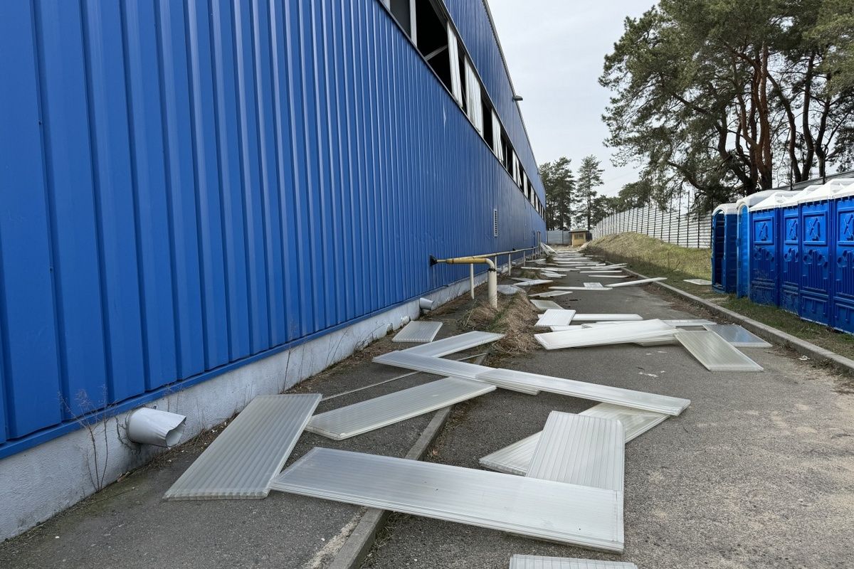 Понівечені офісні та технічні приміщення