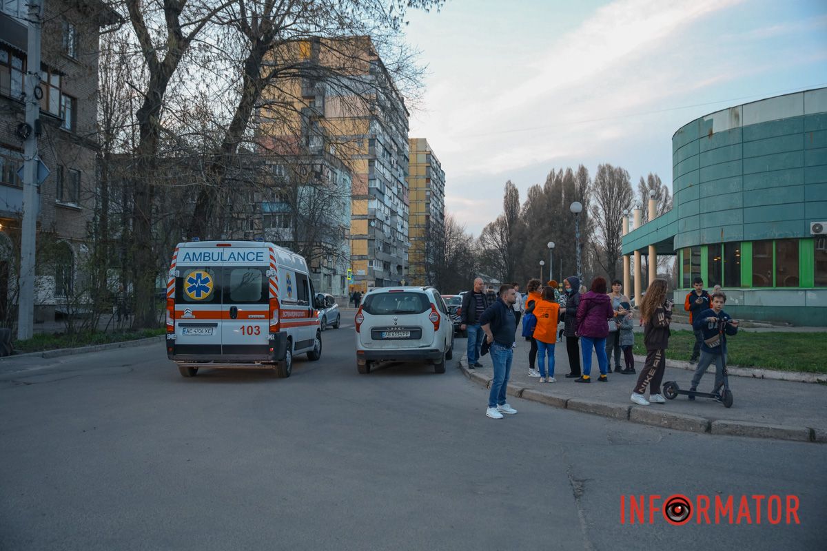 На місці працюють поліцейські, рятувальники, медики та комунальники