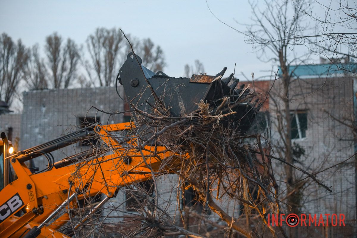 Робота триває