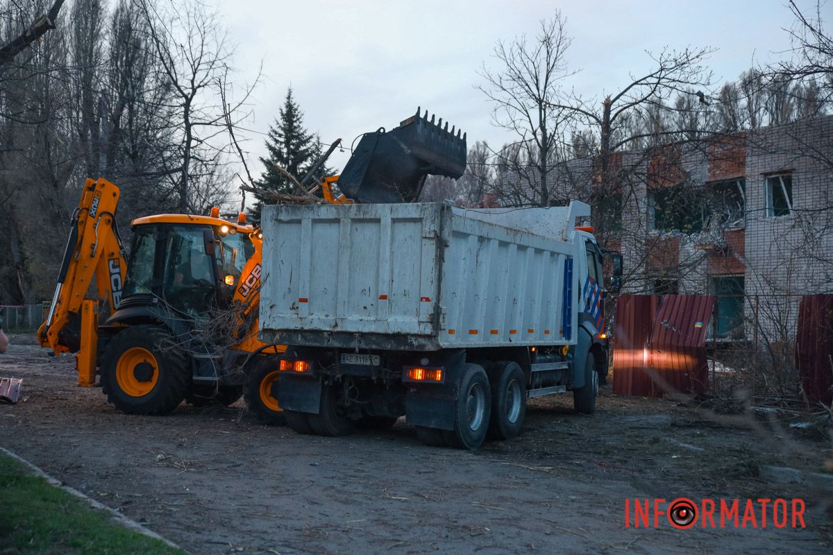 Комунальники працюють на місці 