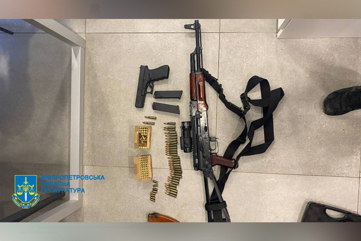 Он привлек руководителя отделения банка, директора и двух знакомых Он привлек руководителя отделения банка, директора и двух знакомых