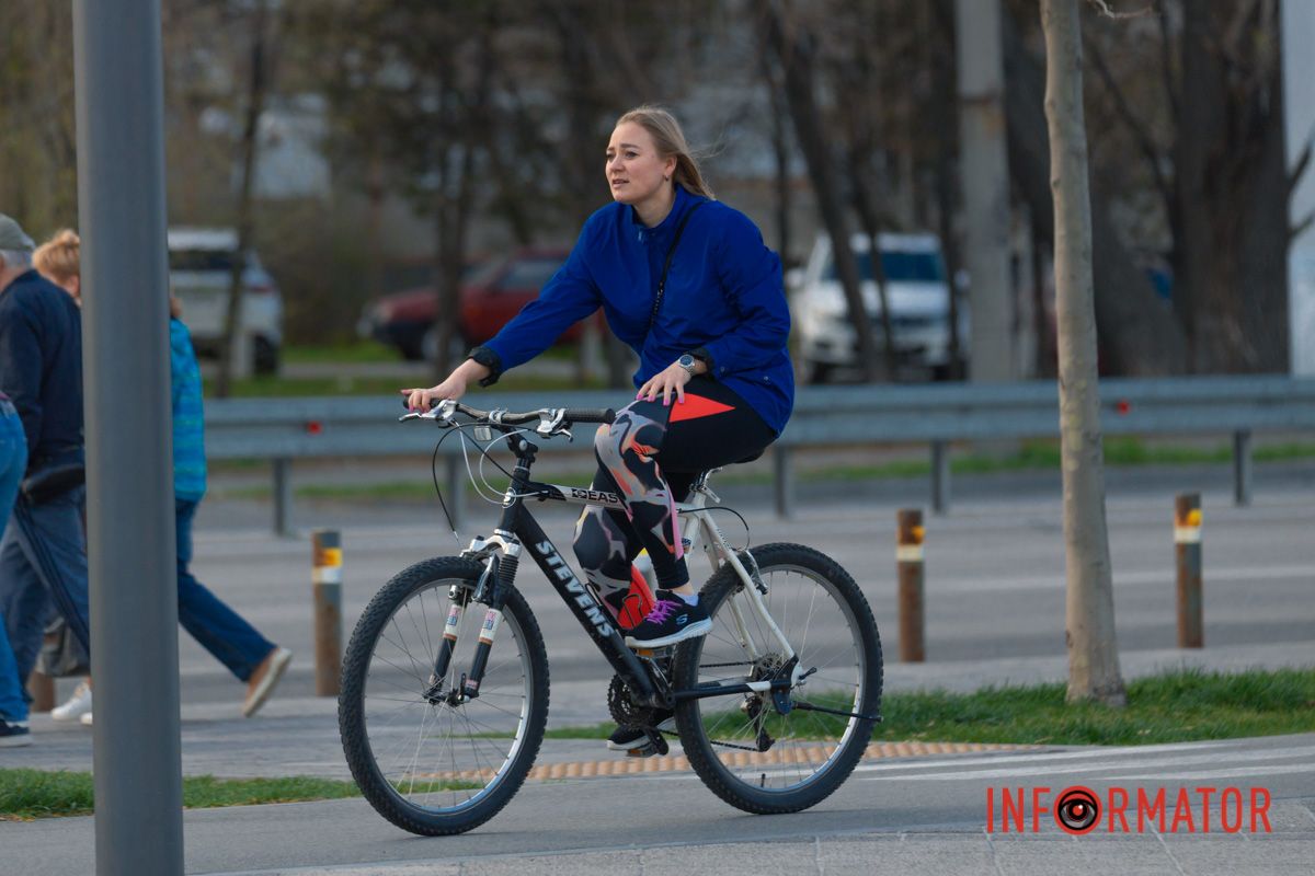 Спинюсь, не тямлю, що воно за диво, —