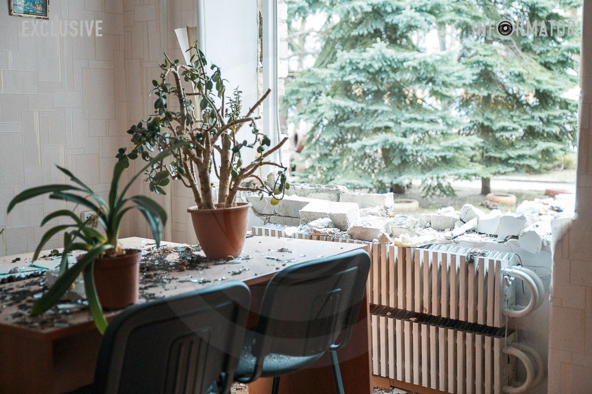 Даже в такой трудный момент цветы как-то успокаивают