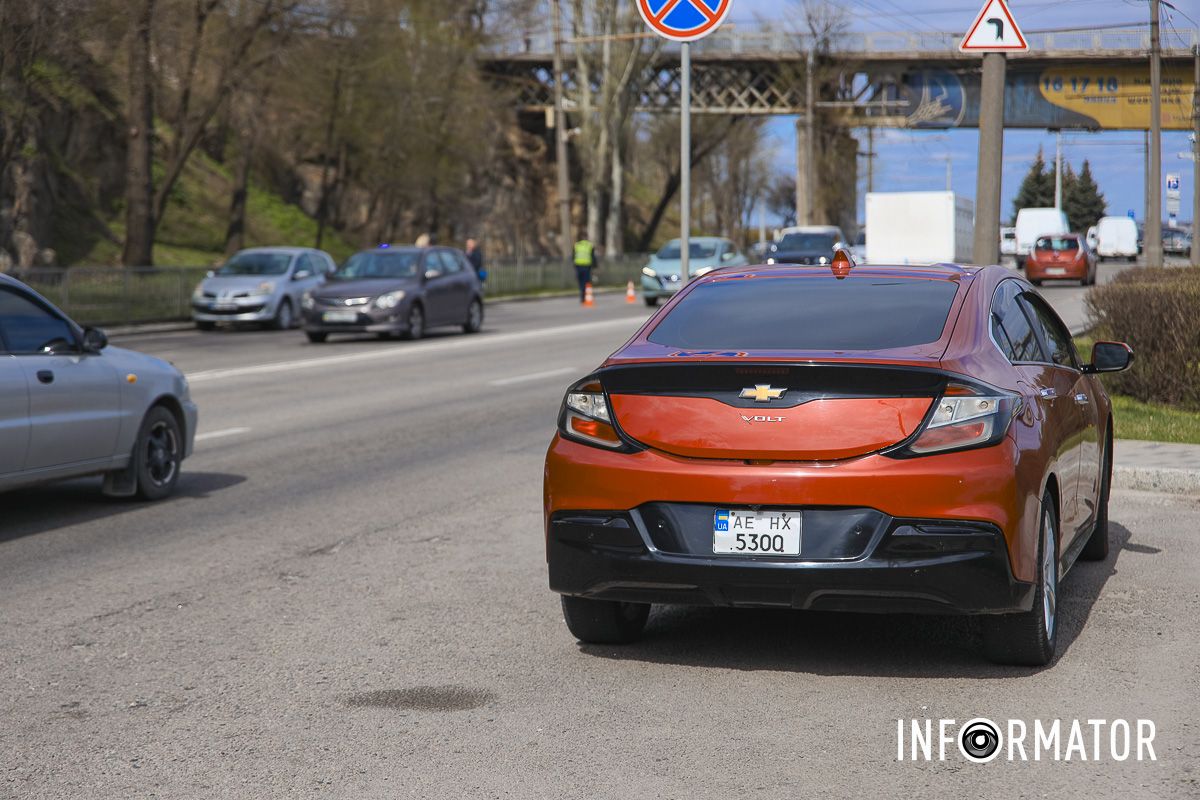 Chevrolet розвертався через "подвійну суцільну" Chevrolet розвертався через "подвійну суцільну"