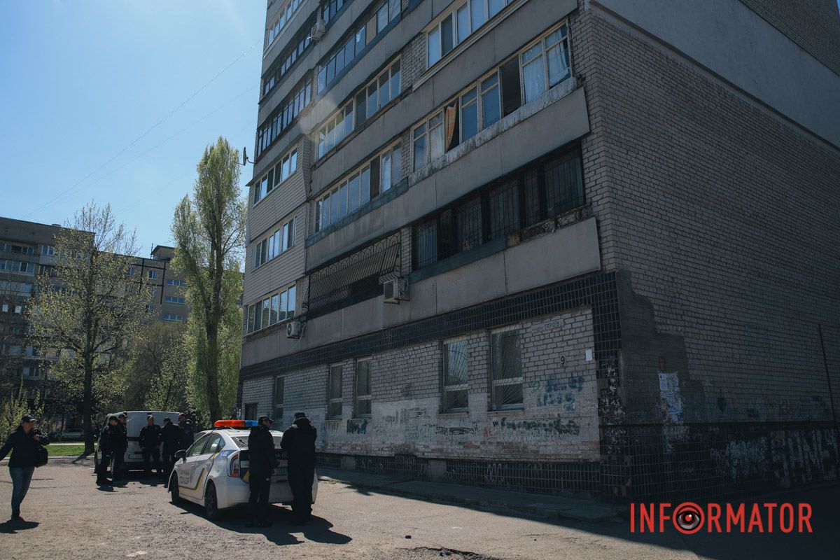 Станом на 14:00 на місці поліція та СМЕ