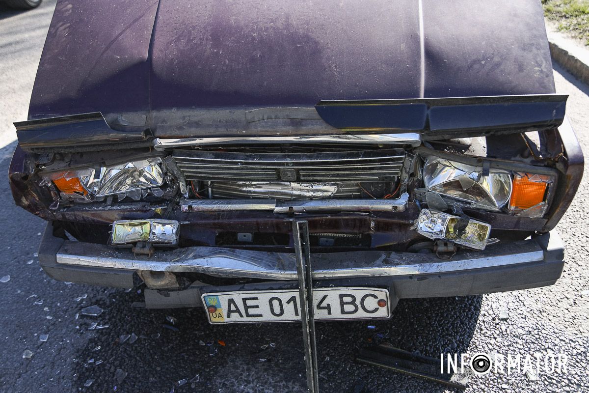 Станом на 16:00 третьої автівки на місці зіткнення вже не було Станом на 16:00 третьої автівки на місці зіткнення вже не було