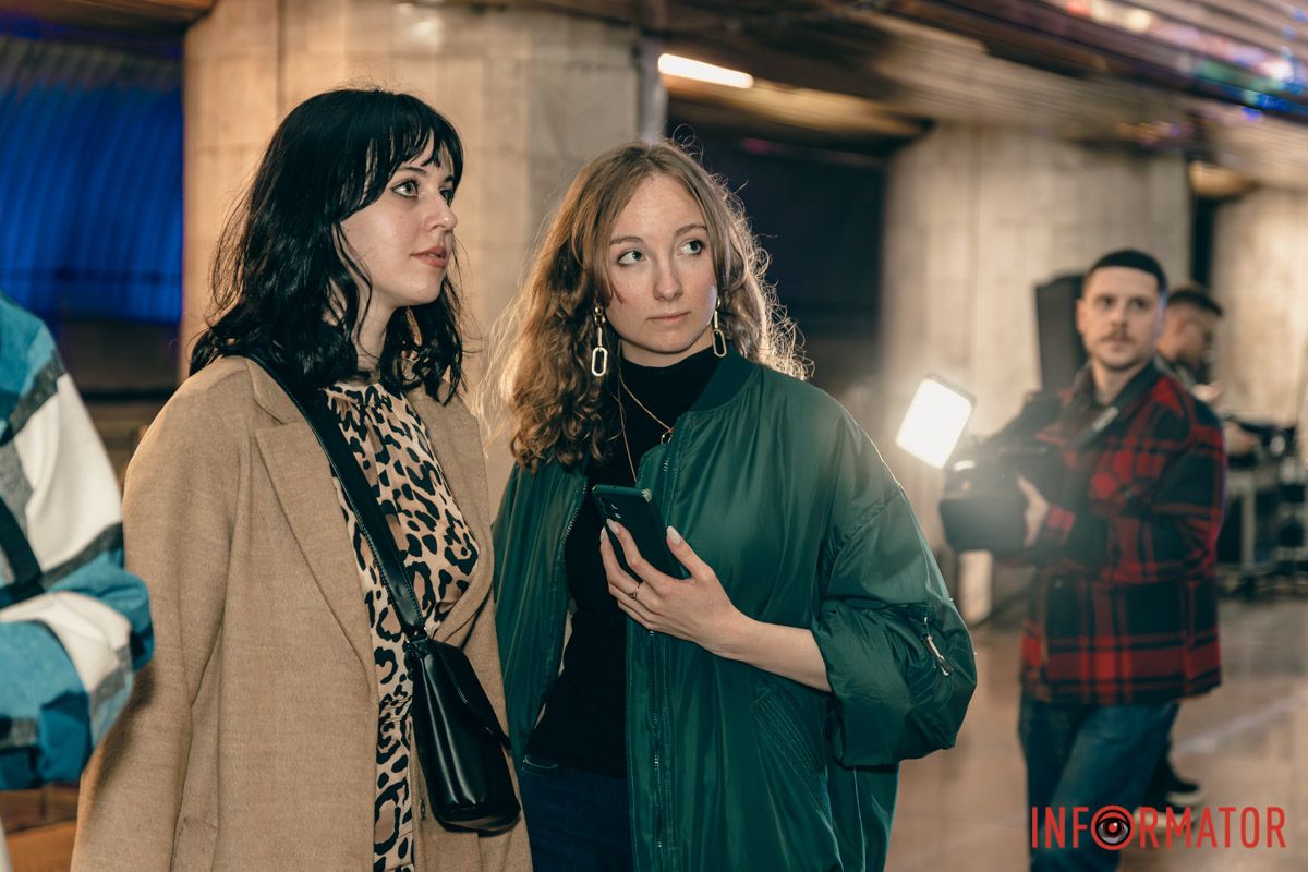 Адже приїжджаючи до батьків, вона виходила з потягу, йшла три кілометри і слухала як все звучить