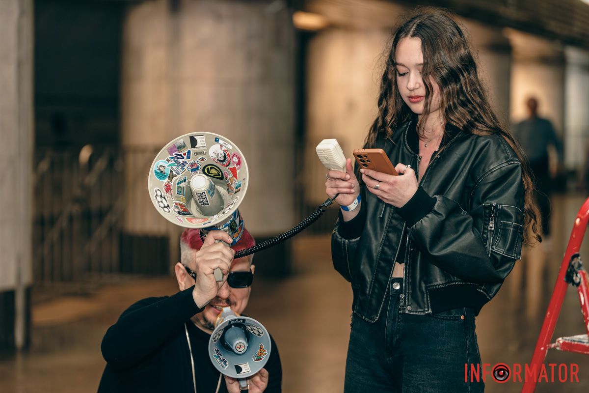 На ньому відомий композитор Євген The Maneken Філатов продемонстрував громадянам, як по-новому можна подивитися на наше місто