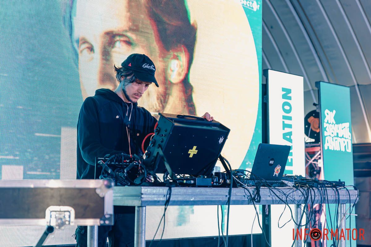 Демонструють 