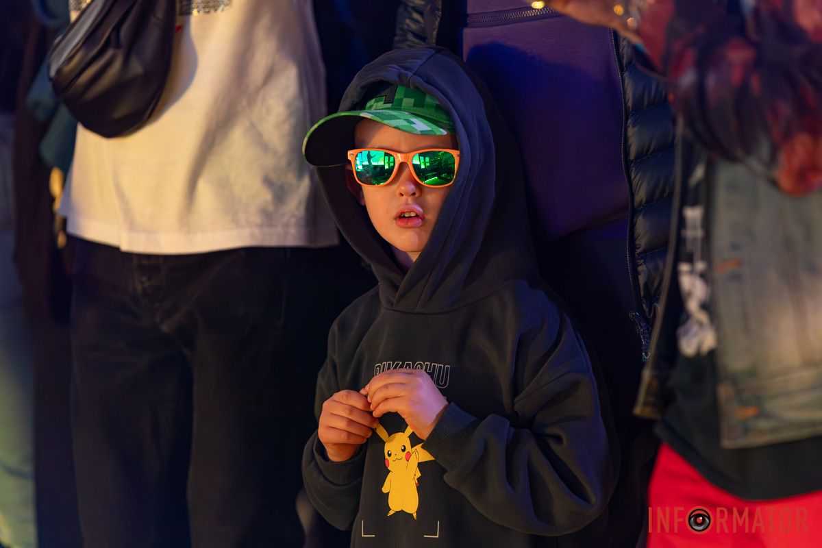 І знову за сопрано пісню здоганяє.