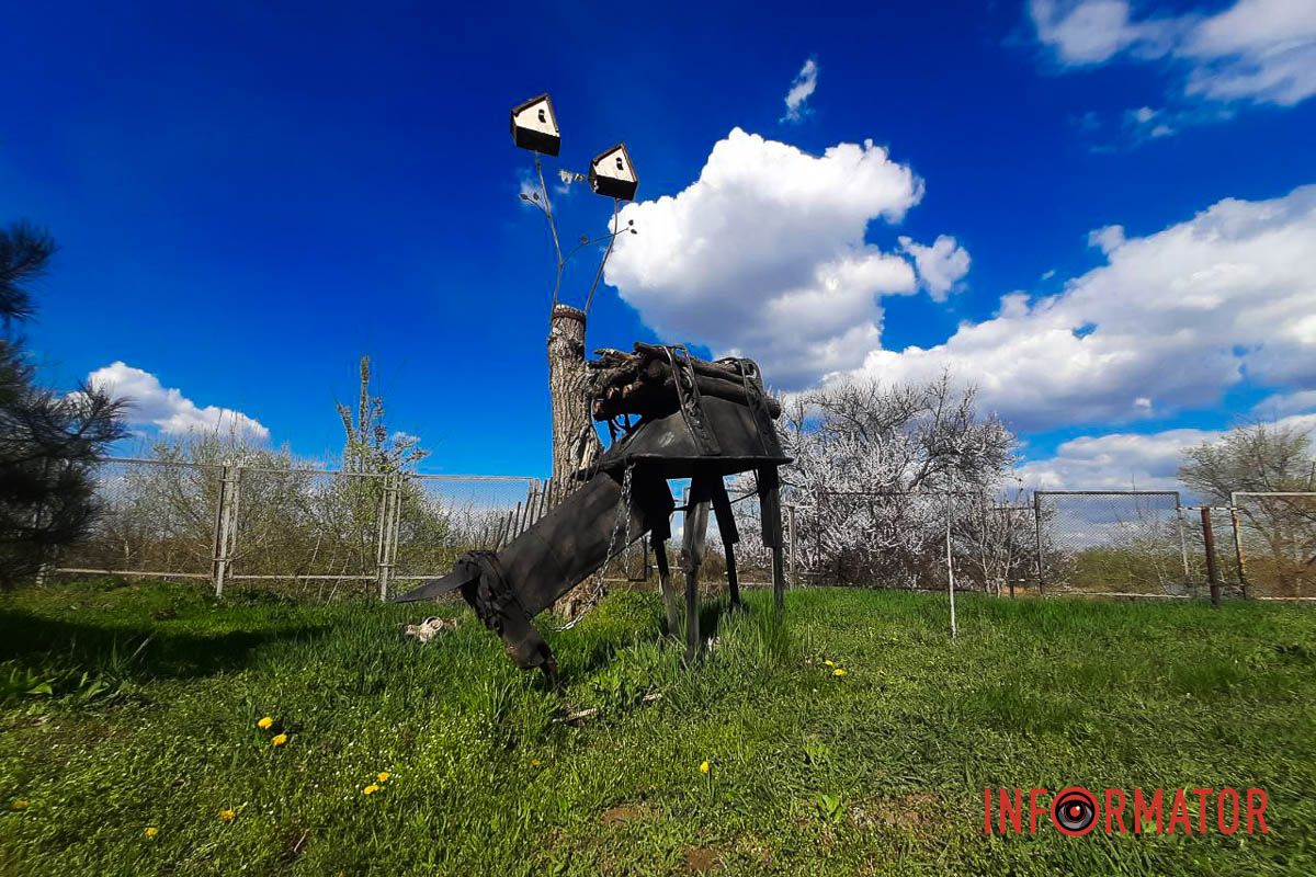 в квітчастих горах бджоли носять мед...