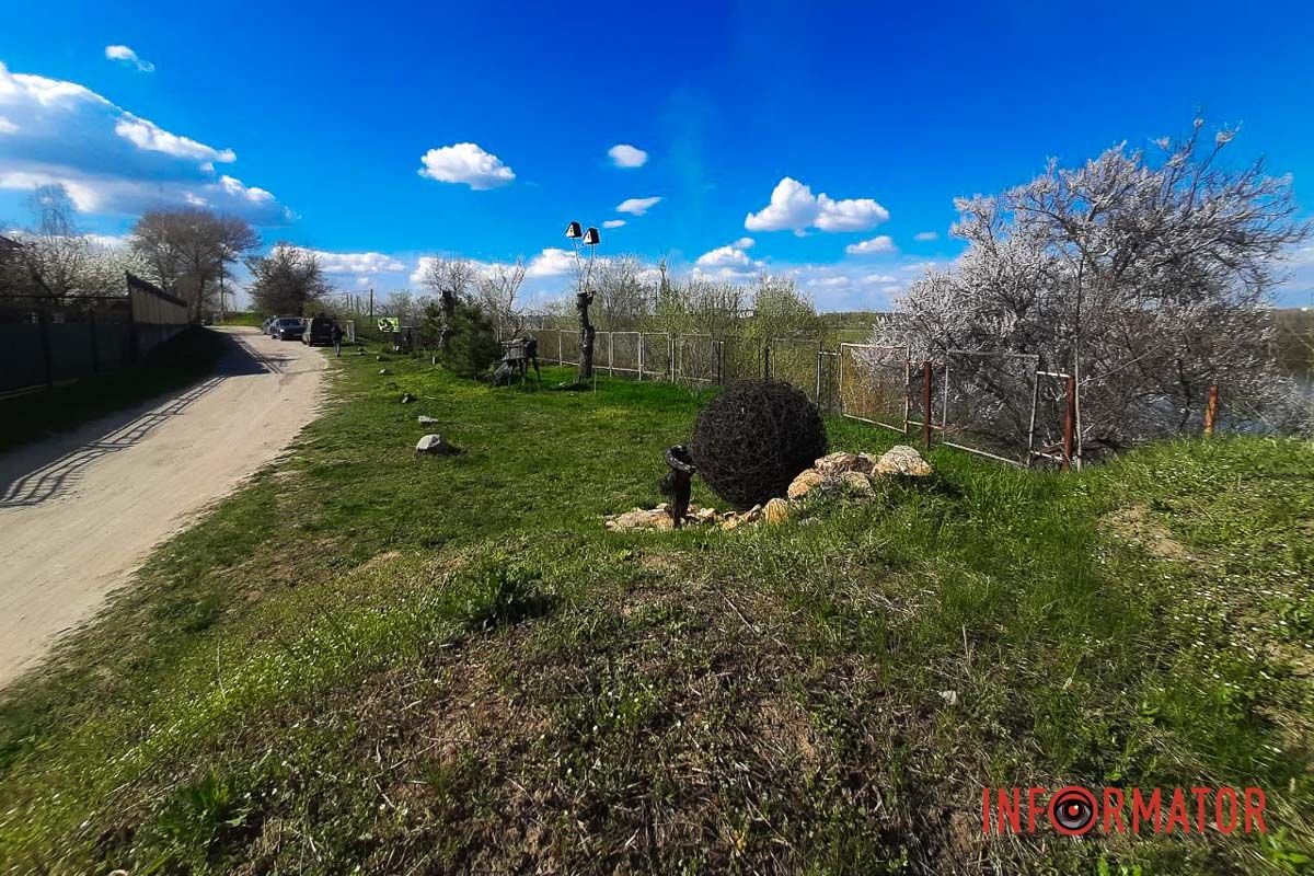 на килими яскравих-світлих днів...