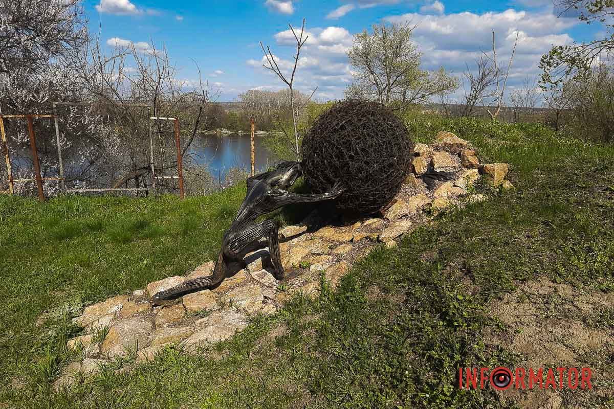в небеснім вальсі зоряних вогнів.