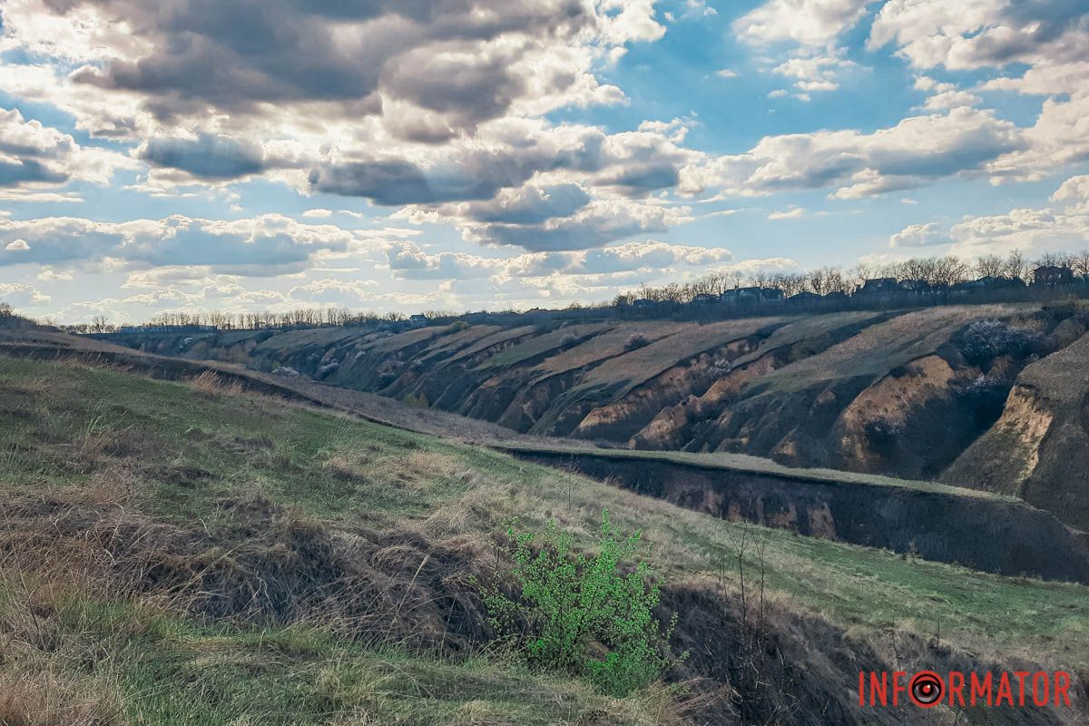 Втіляє у небесний перелив; Втіляє у небесний перелив;