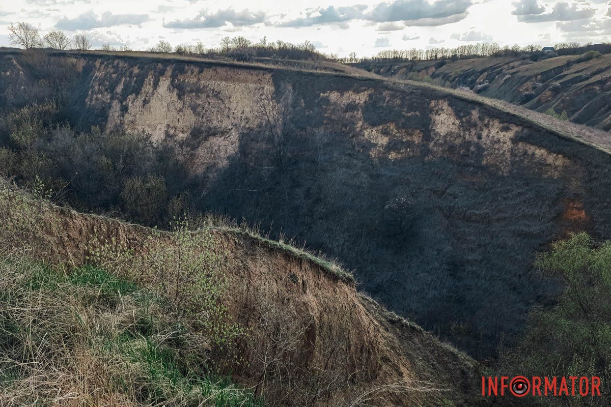 Бо й там, і там огонь давно згорів, — Бо й там, і там огонь давно згорів, —