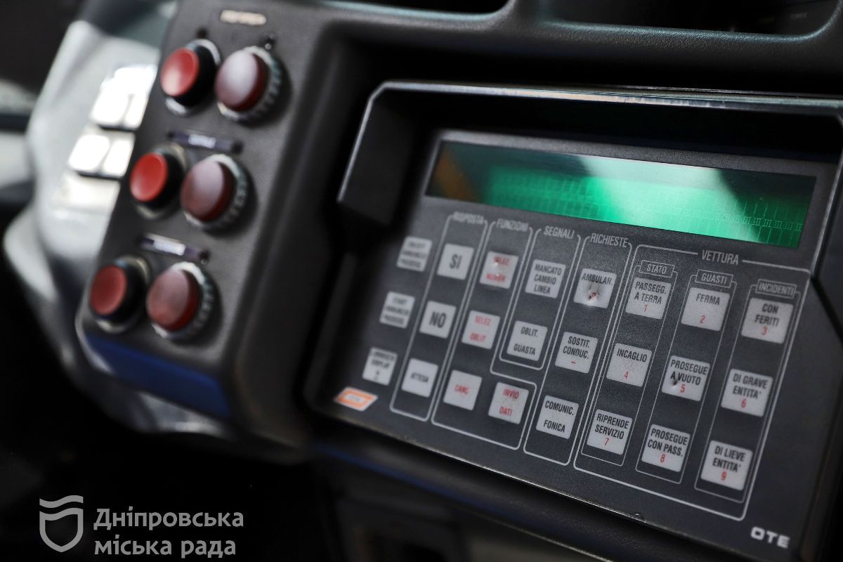 Решта з майже 40 автобусів, які Мілан надає Дніпру, будуть відправлені до близько десятка українських громад 