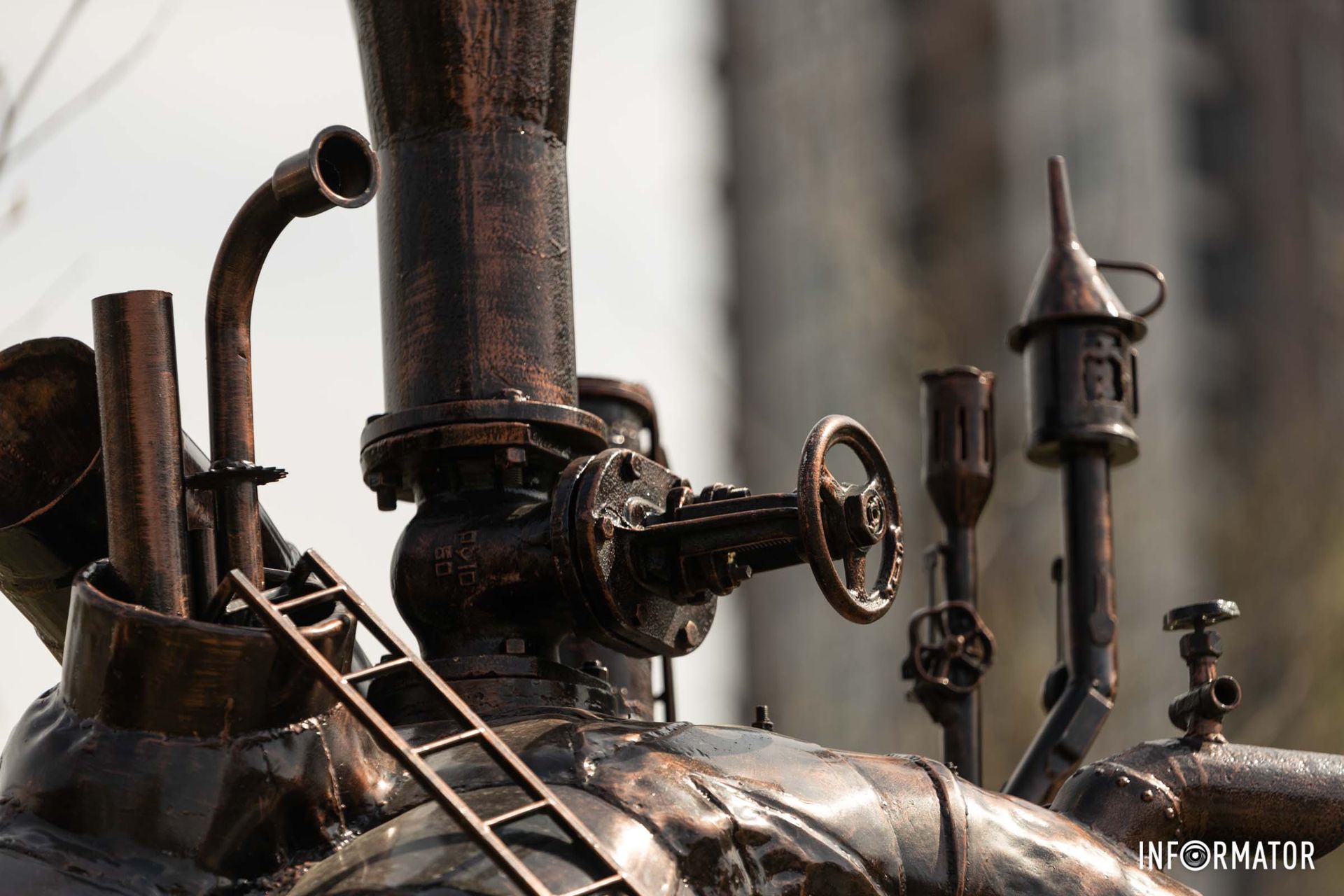 На деревьях уже появились зеленые листики На деревьях уже появились зеленые листики