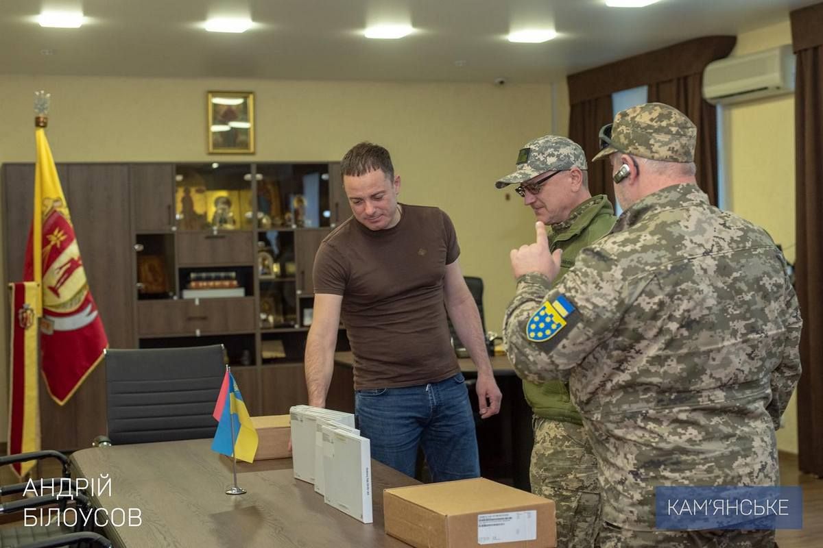 Батальона ТрО Каменского района передали планшеты и радиостанции