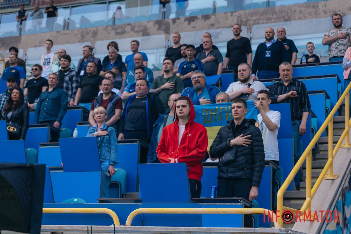 Без глядачів. Лише преса та "віпи"