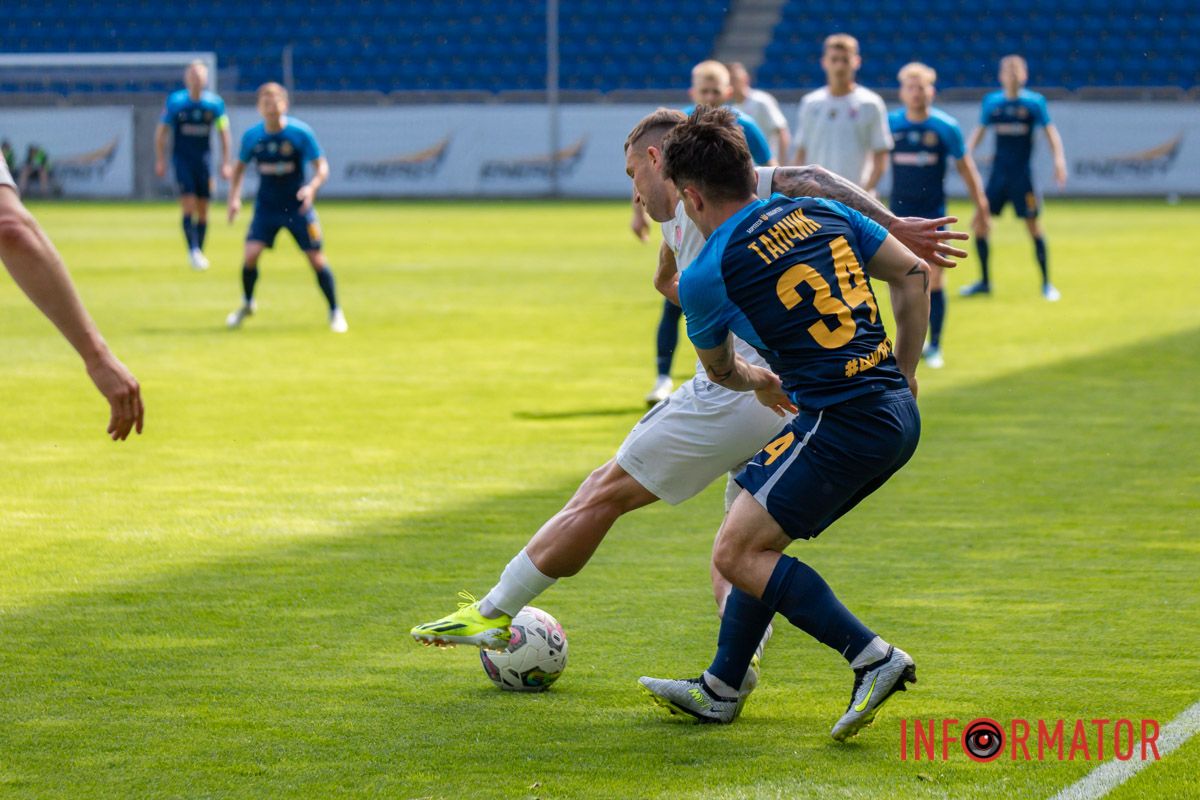 Гра двічі зупинялася через повітряні тривоги