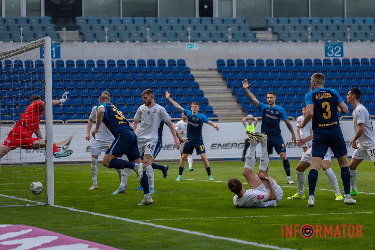 Воротар відбив, та Сваток першим зіграв на добиванні