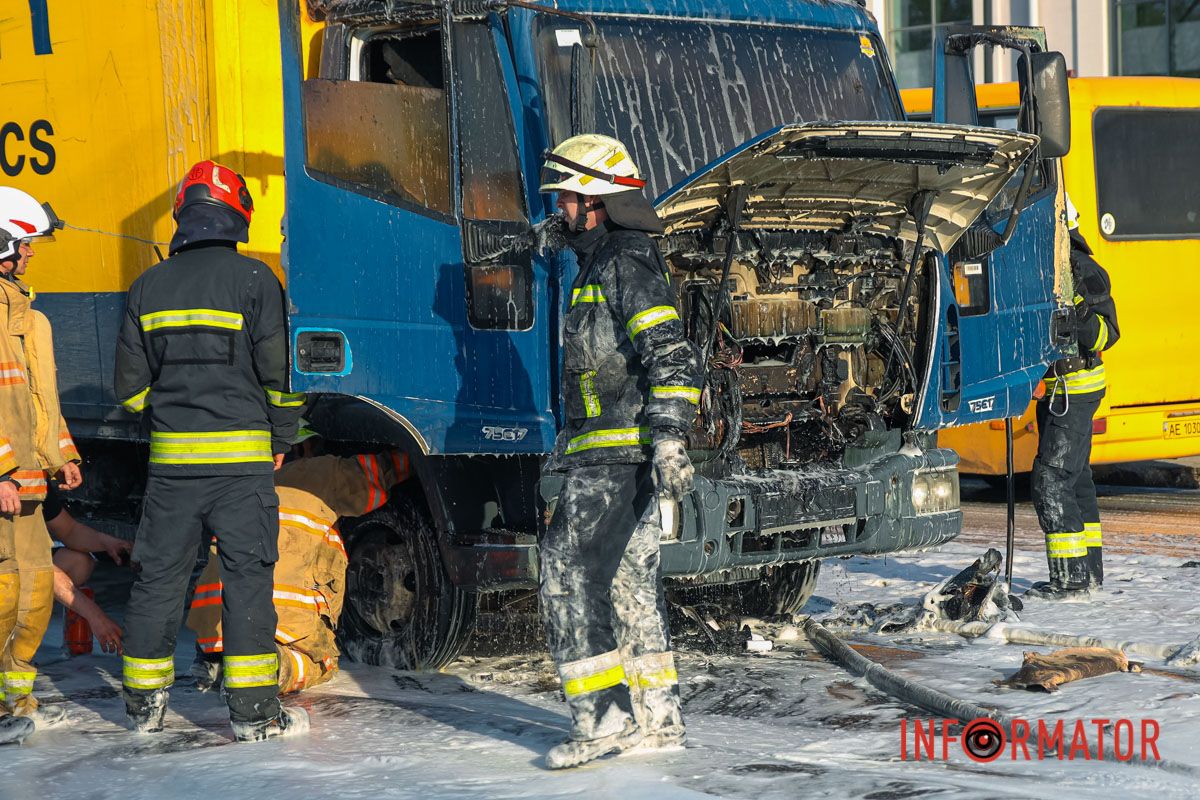 Зайнялася вантажівка