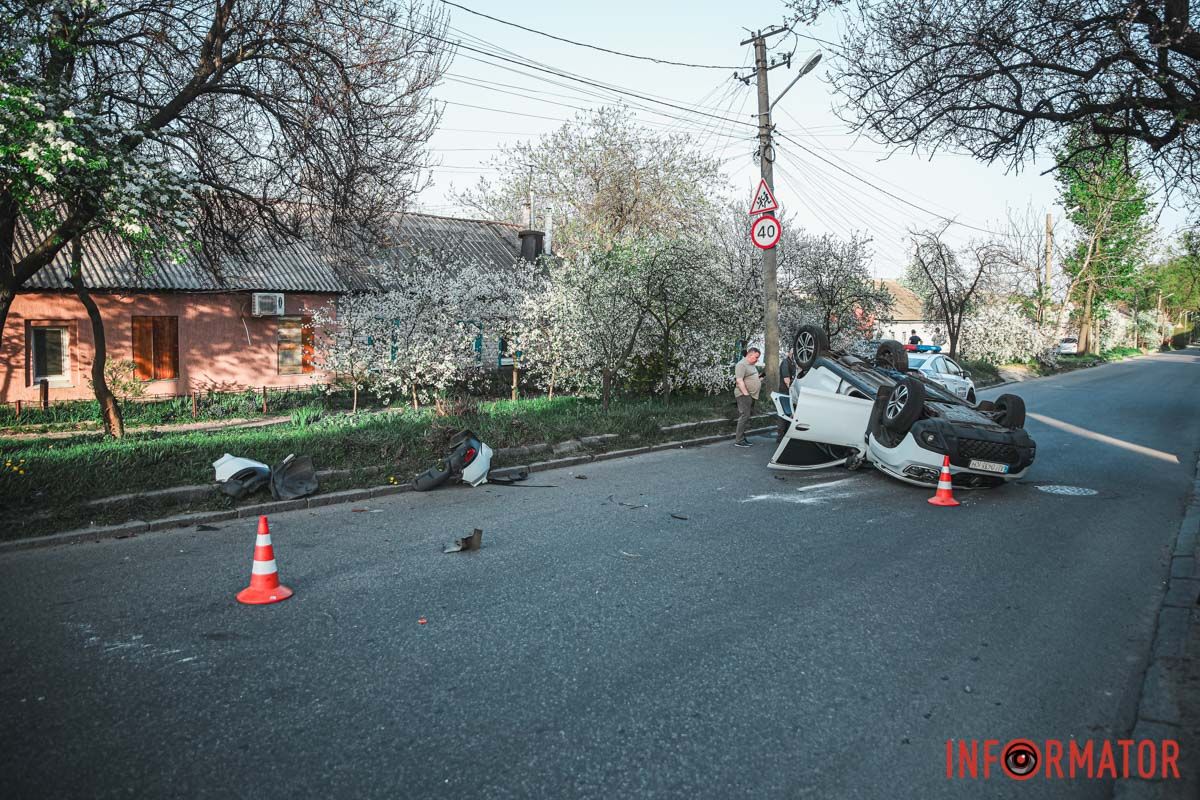 На дороге - обломки транспортных средств