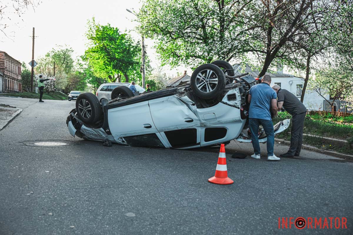 На месте работают патрульные полицейские и следователь ДРУП