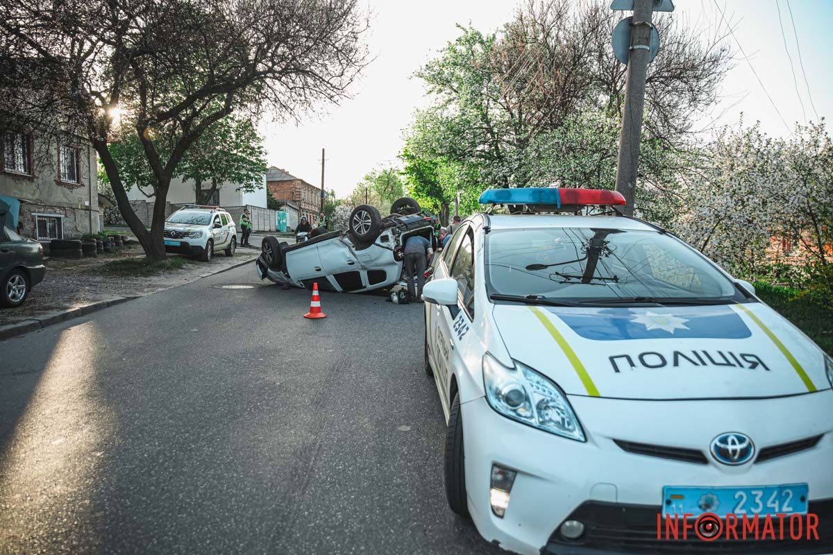 Водитель Opel также акцентировал внимание на том, что этот перекресток не оборудован должным образом и это не первое подобное ДТП на этом месте