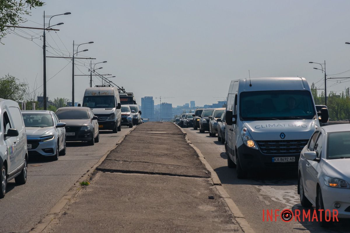 Занята левая полоса в сторону Калиновой