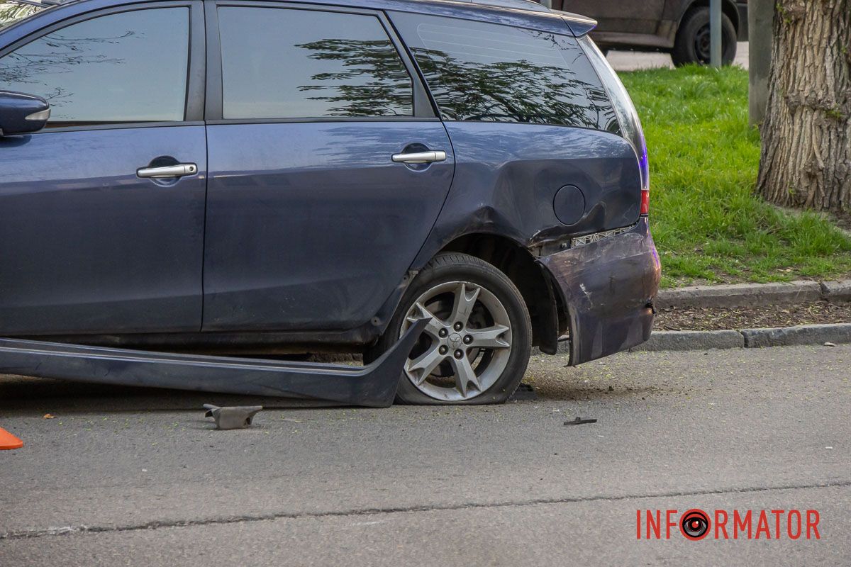 Повреждённый Mitsubishi Grandis