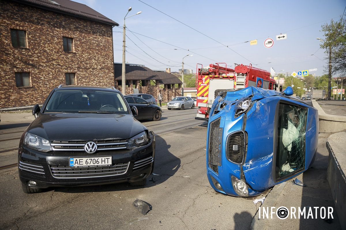 Рятувальники обстежили місце події Рятувальники обстежили місце події