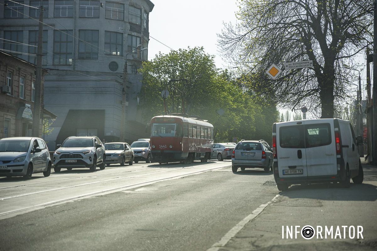 Через ДТП у бік вулиці Виконкомівської не курсує трамвай 5 Через ДТП у бік вулиці Виконкомівської не курсує трамвай 5