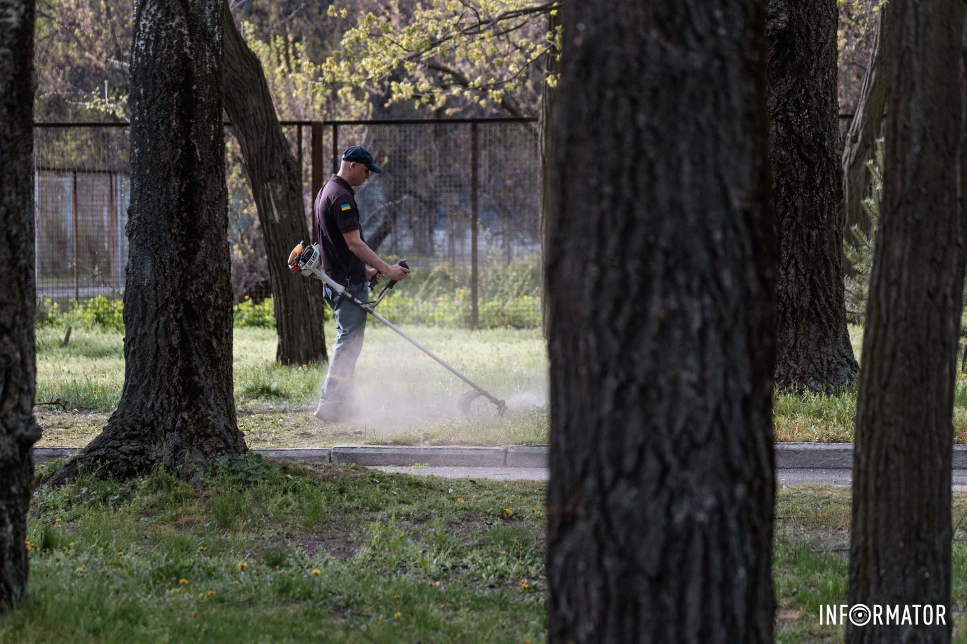А хтось працює