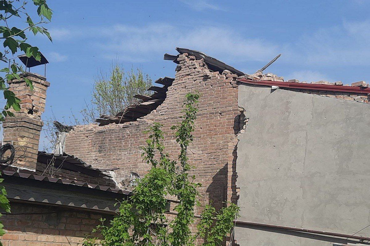 У Нікополі через атаки пошкоджені двоповерхівка, 8 приватних будинків У Нікополі через атаки пошкоджені двоповерхівка, 8 приватних будинків