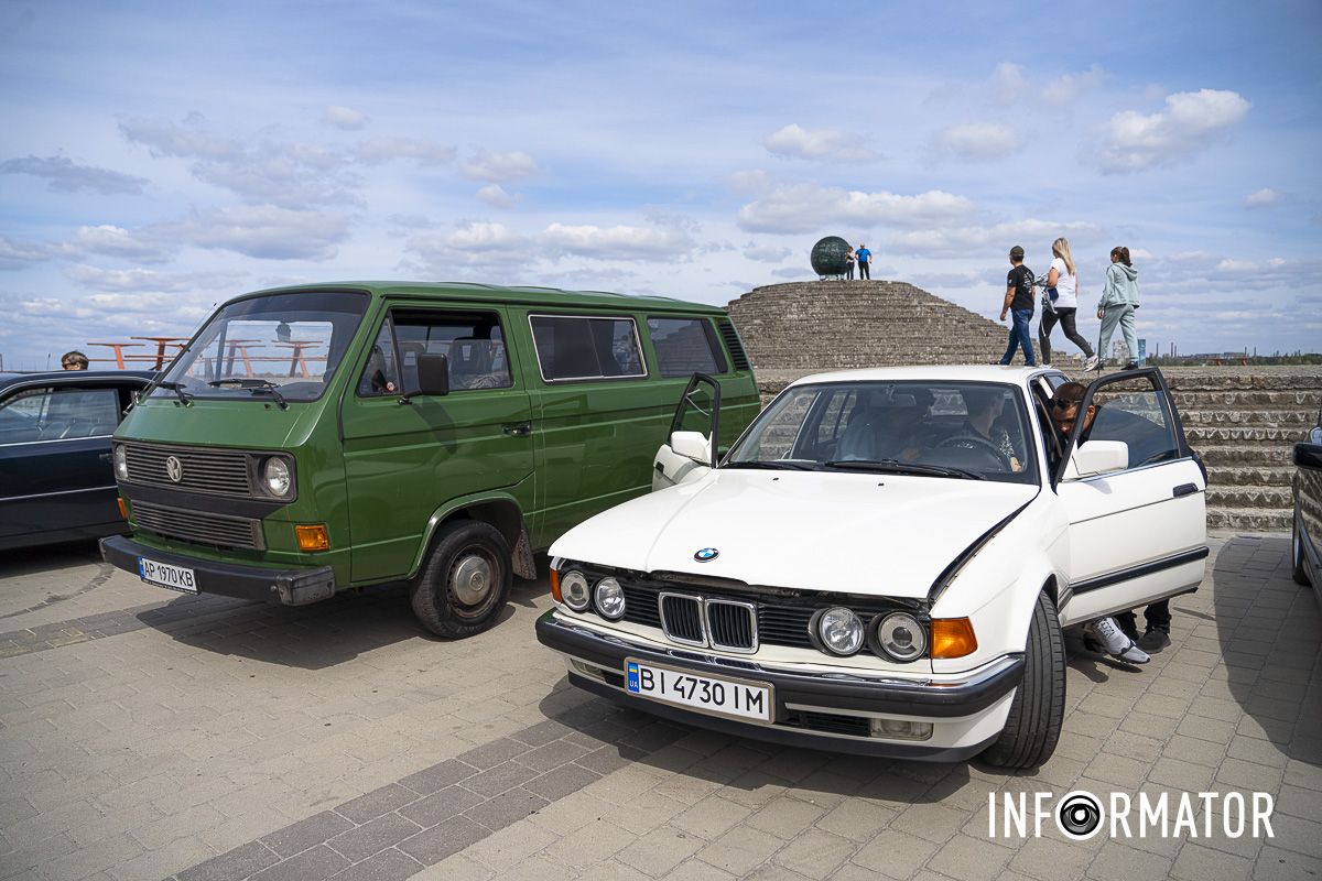 Все эти классические автомобили – настоящее воплощение элегантности и стиля Все эти классические автомобили – настоящее воплощение элегантности и стиля